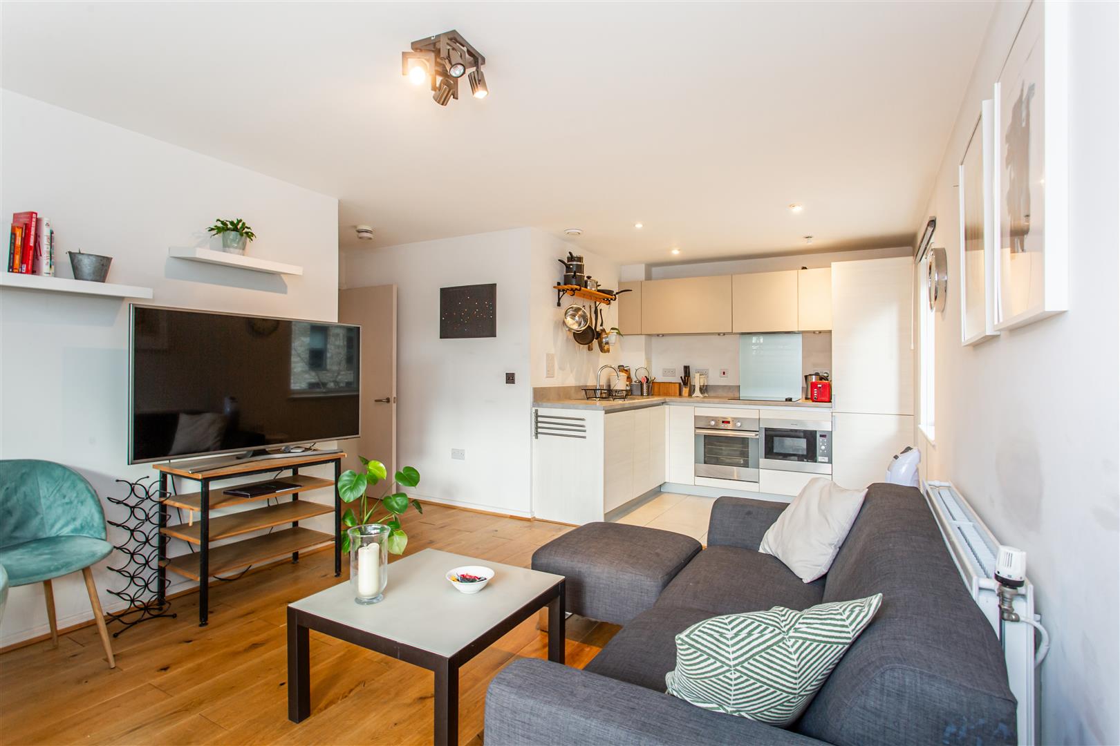 2 bed property in Kirkby Apartments, Mile End